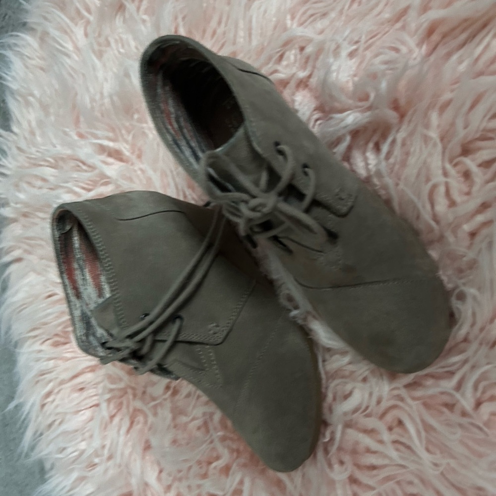 Women's Gray Lace-Up Ankle Boots